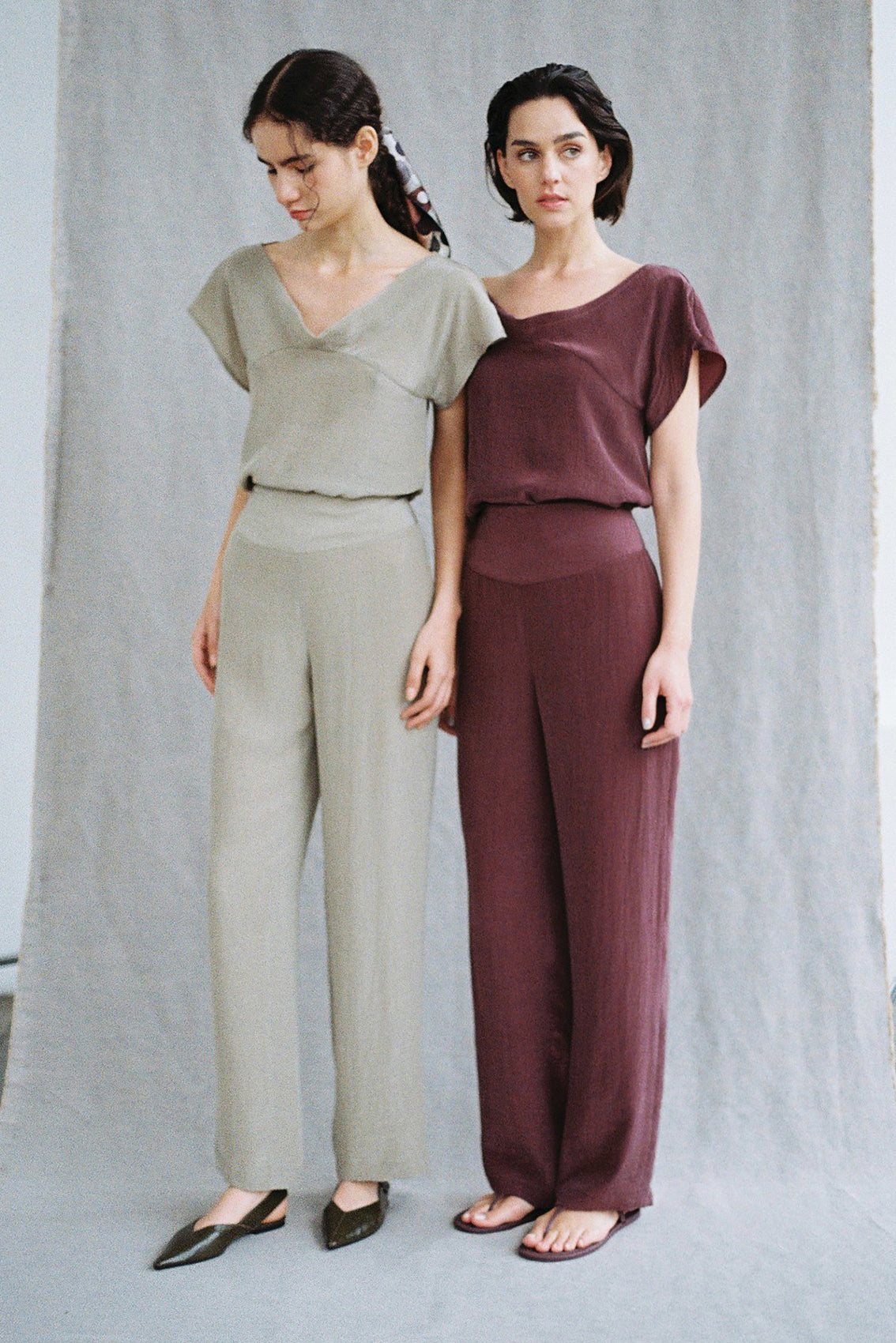 Curved Waistband Crinkle Lyocell Trousers - Musgo