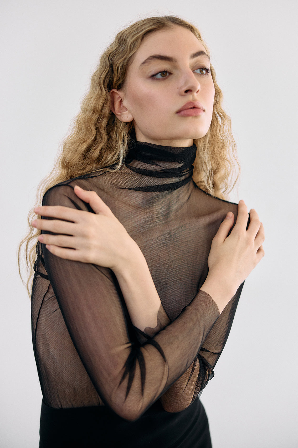 Sheer Knit Silk Turtleneck Top - Ónix [Coming Soon]