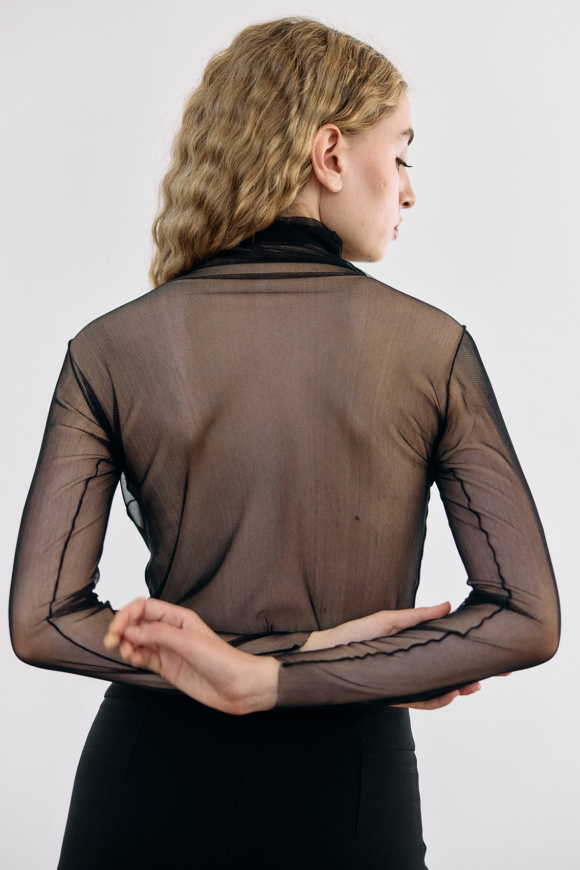 Sheer Knit Silk Turtleneck Top - Ónix