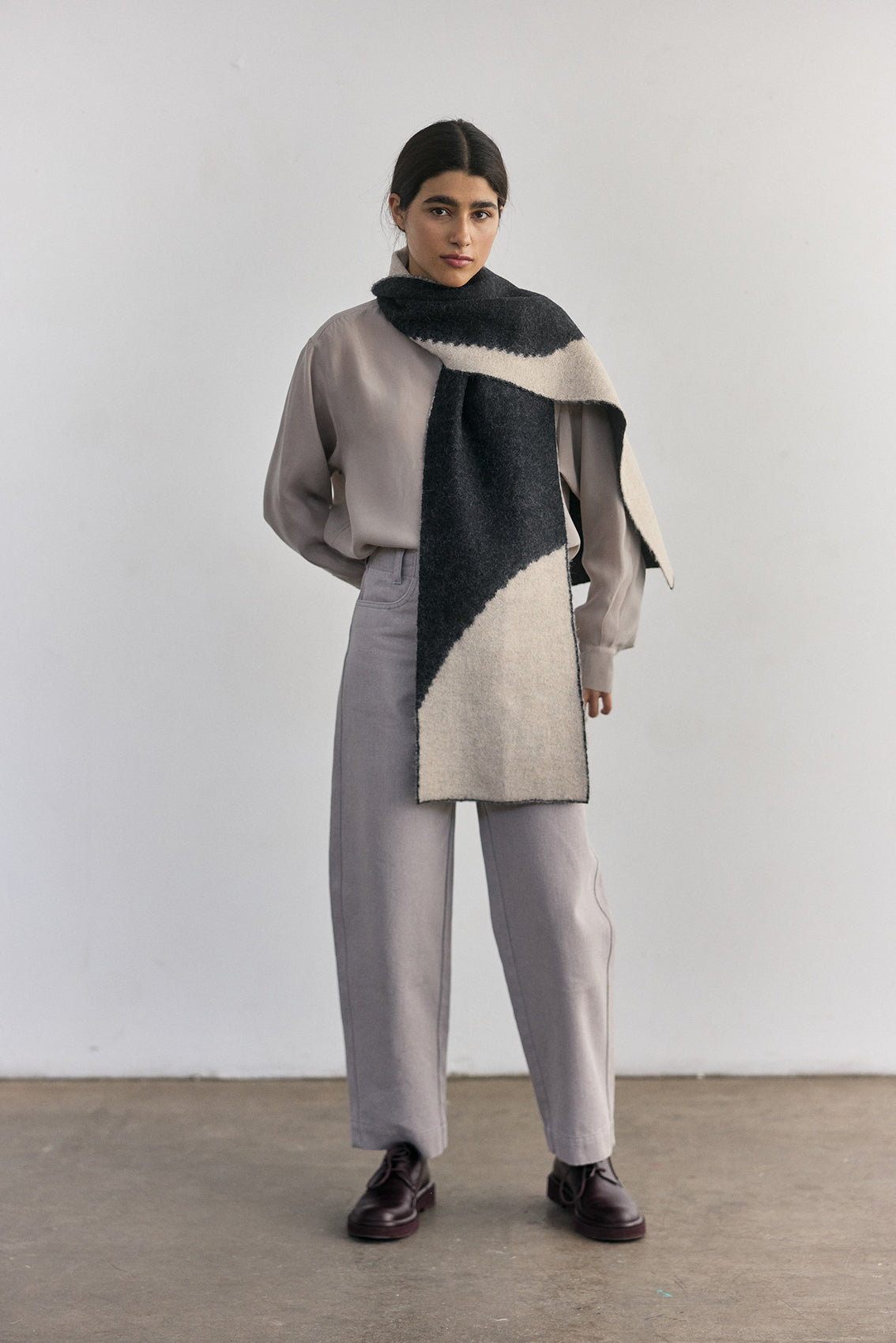 Bufanda Alpaca Felted Semicírculos - Medianoche/Crudo