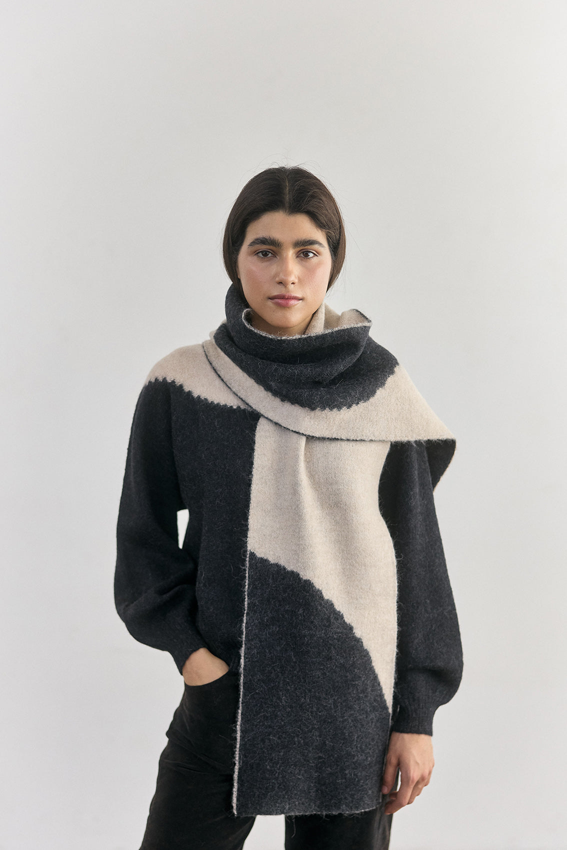 Bufanda Alpaca Felted Semicírculos - Medianoche/Crudo