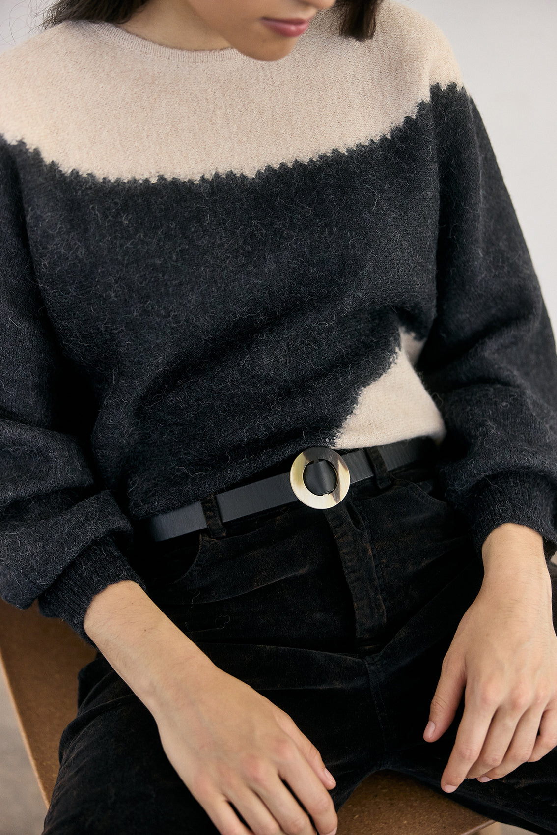 Thin Leather Belt Round Horn Buckle - Onyx
