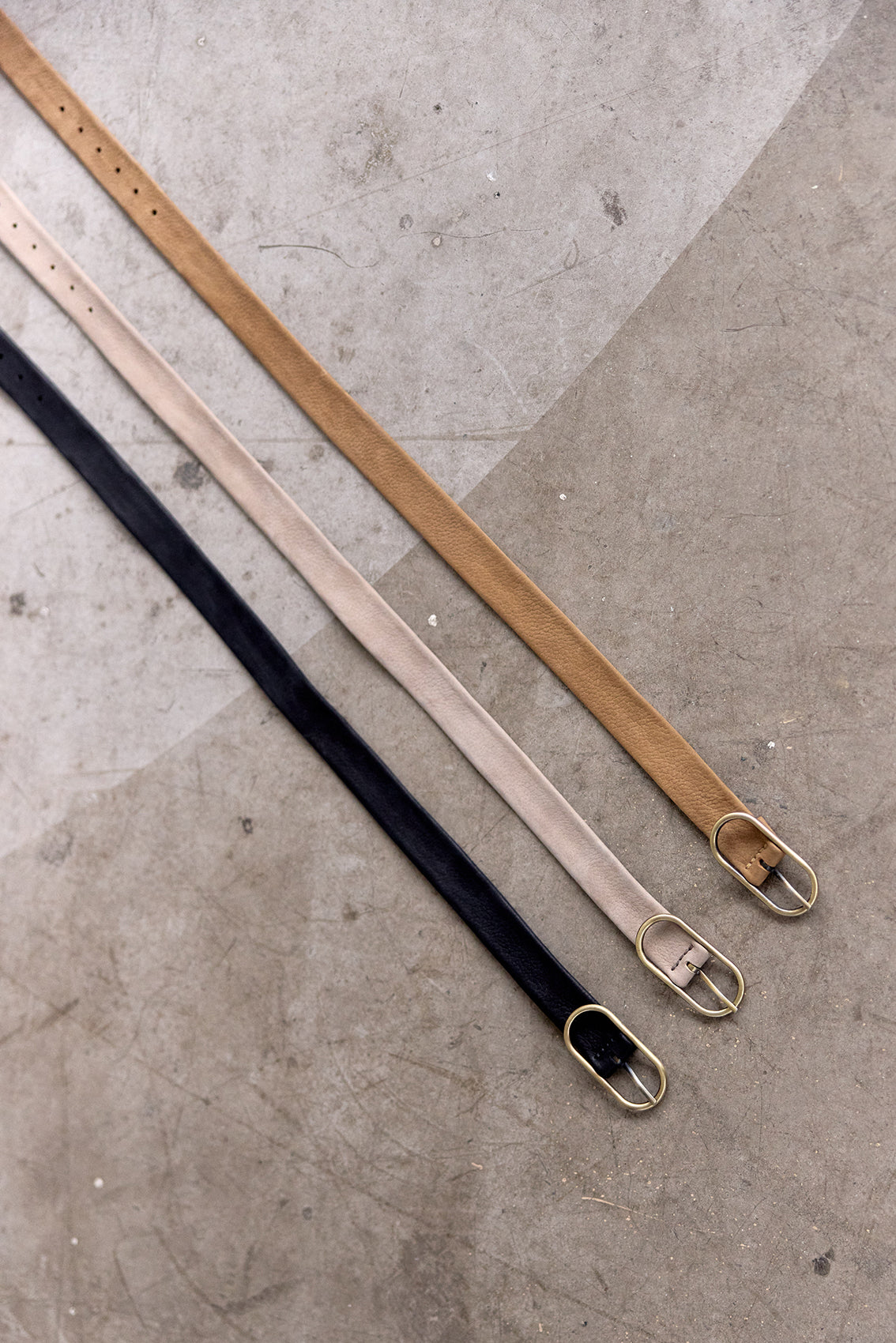 Cinturón Angosto de Cuero Nobuk - Beige