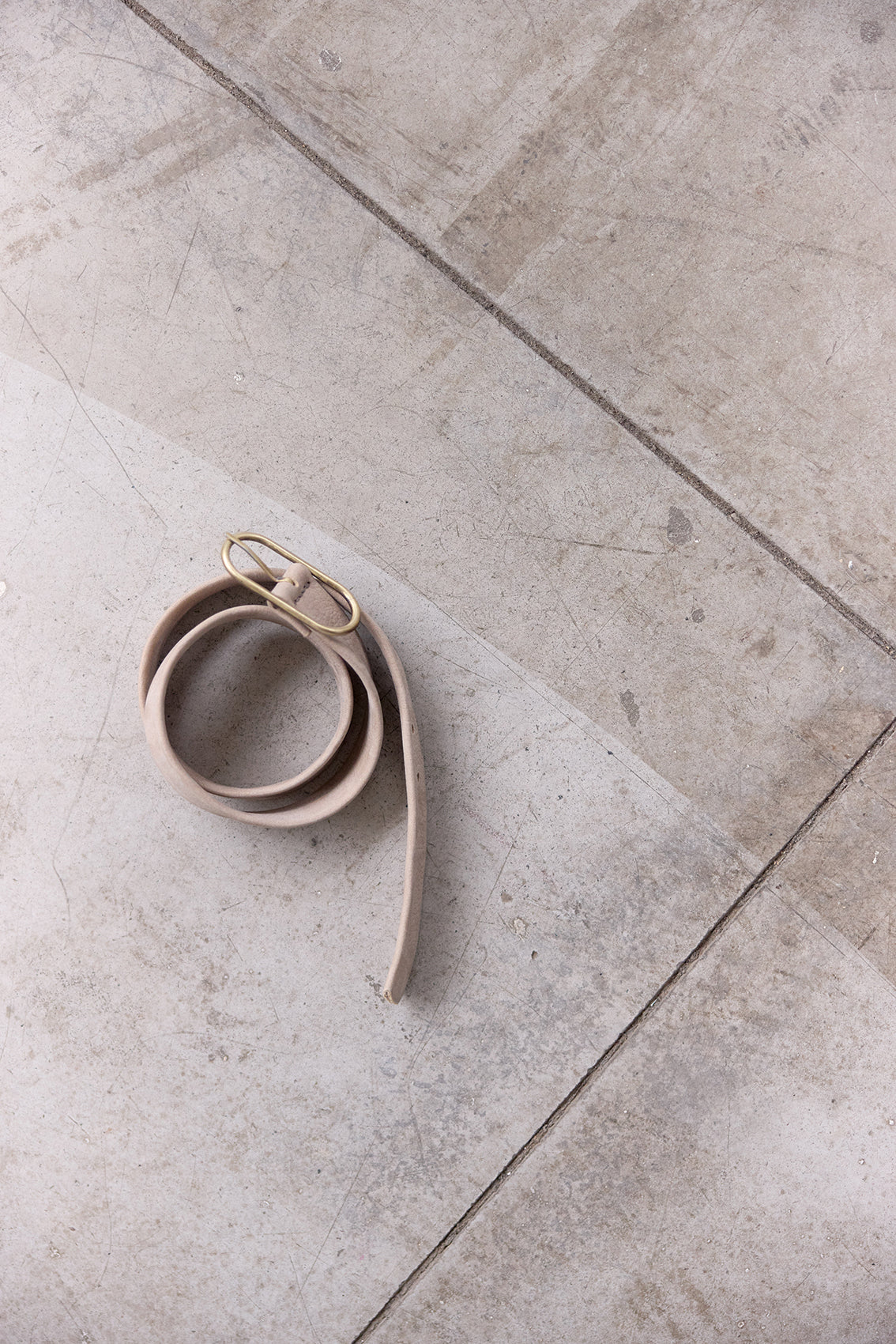 Cinturón Angosto de Cuero Nobuk - Beige