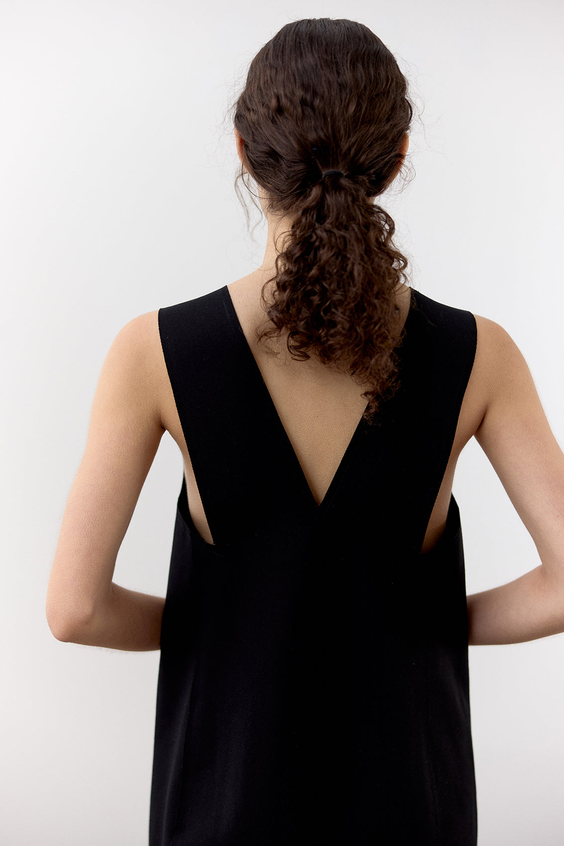 Deep-V Short Dress - Ónix