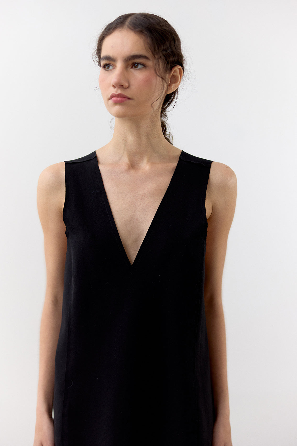 Deep-V Short Dress - Ónix