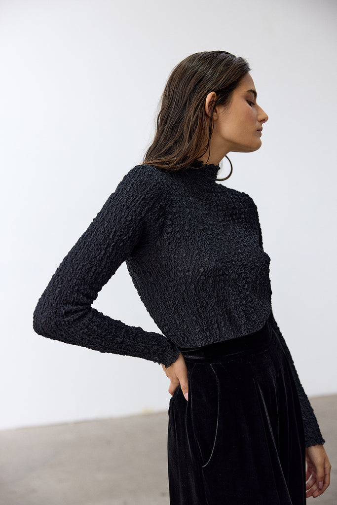 Crinkle Texture Silk Turtleneck Top - Ónix