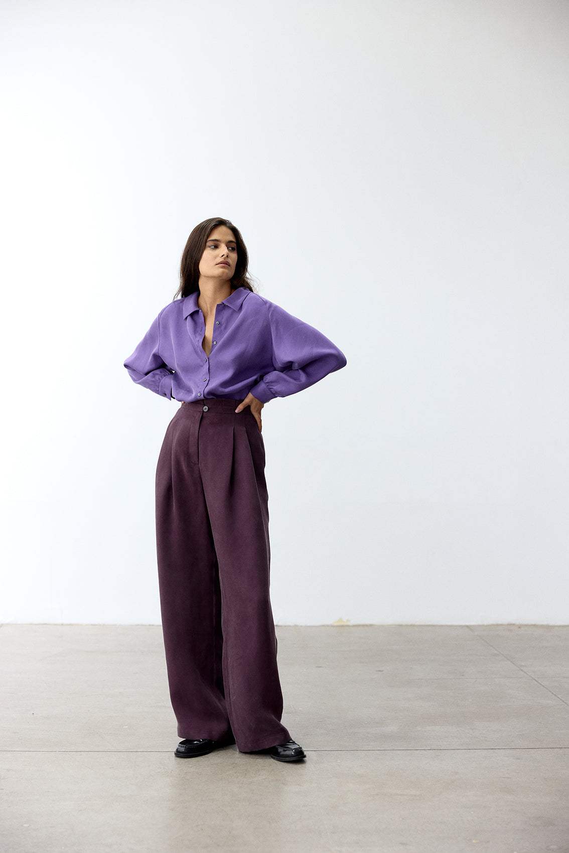 Pantalón Tiro Alto Tableado Cupro - Berenjena