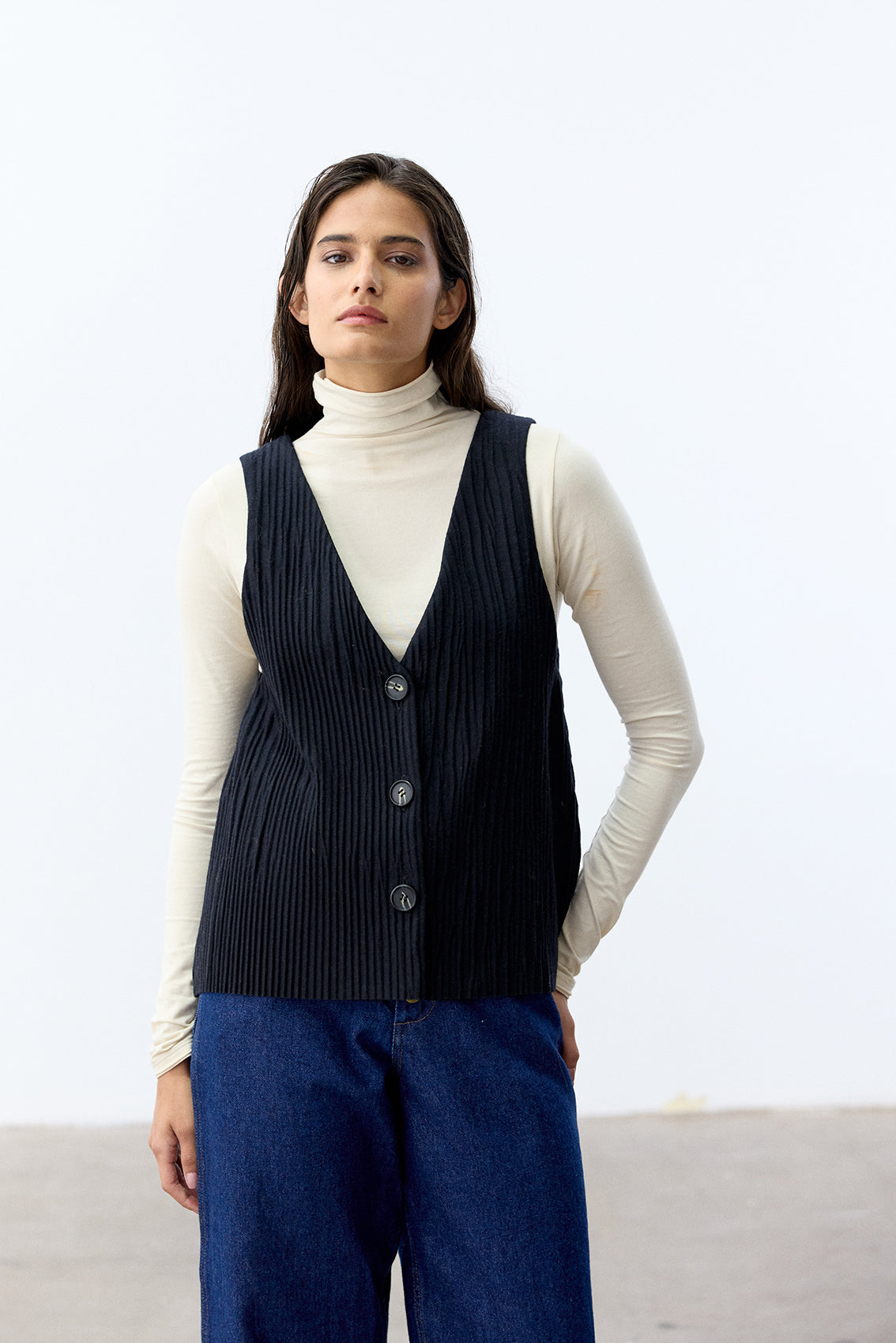 Recycled Wool Pleated Vest - Medianoche