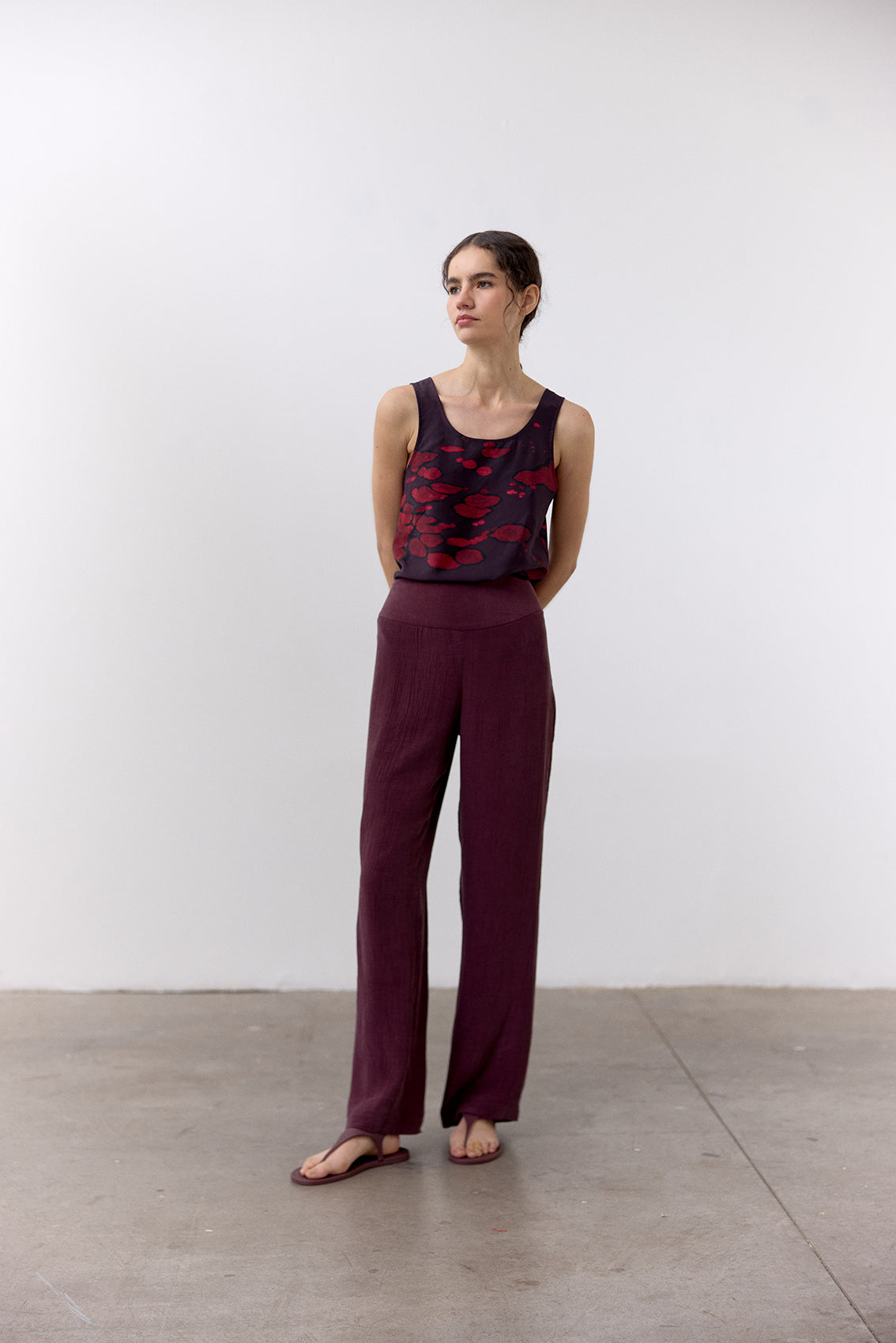 Curved Waistband Crinkle Lyocell Trousers - Vino