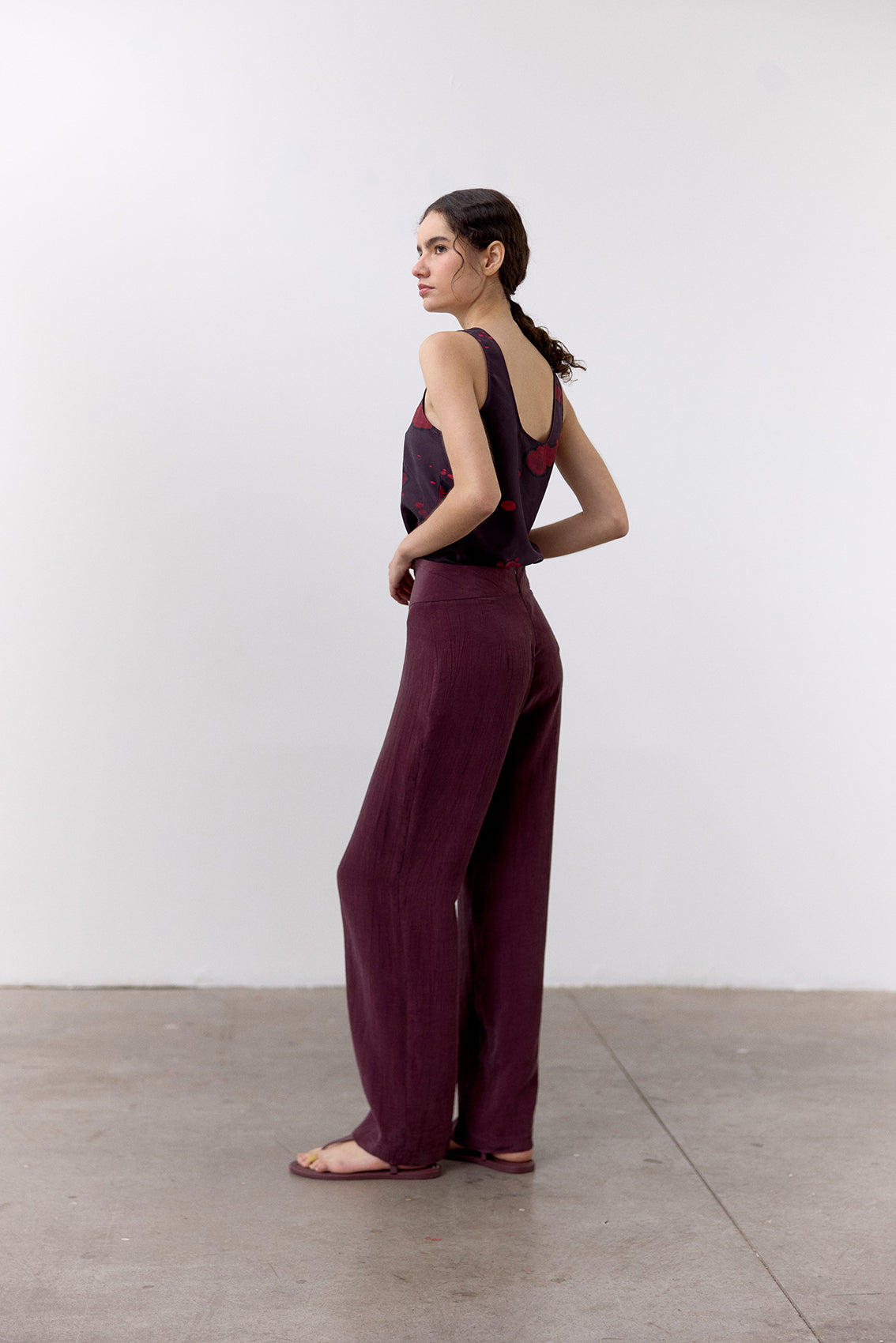 Curved Waistband Crinkle Lyocell Trousers - Vino