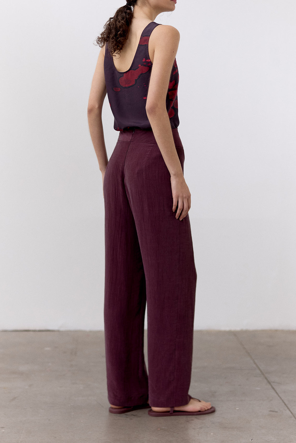 Curved Waistband Crinkle Lyocell Trousers - Vino