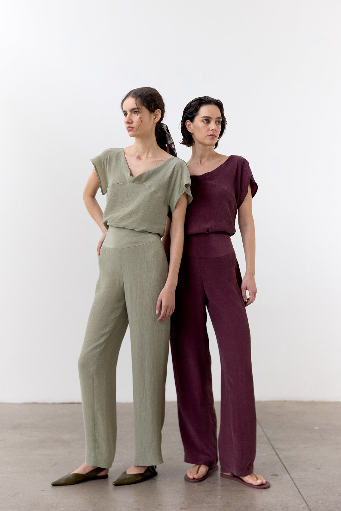 Curved Waistband Crinkle Lyocell Trousers - Vino