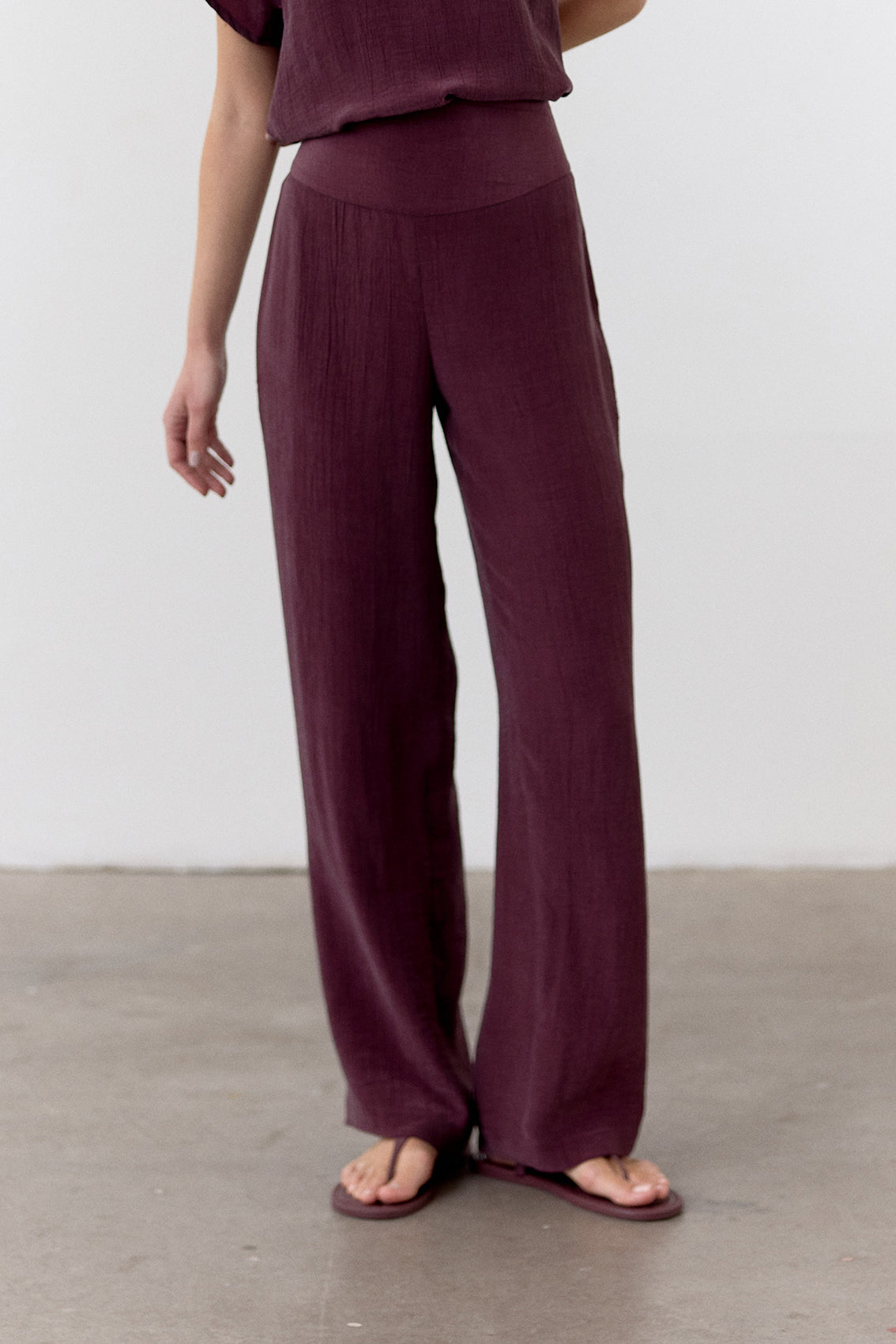 Curved Waistband Crinkle Lyocell Trousers - Vino