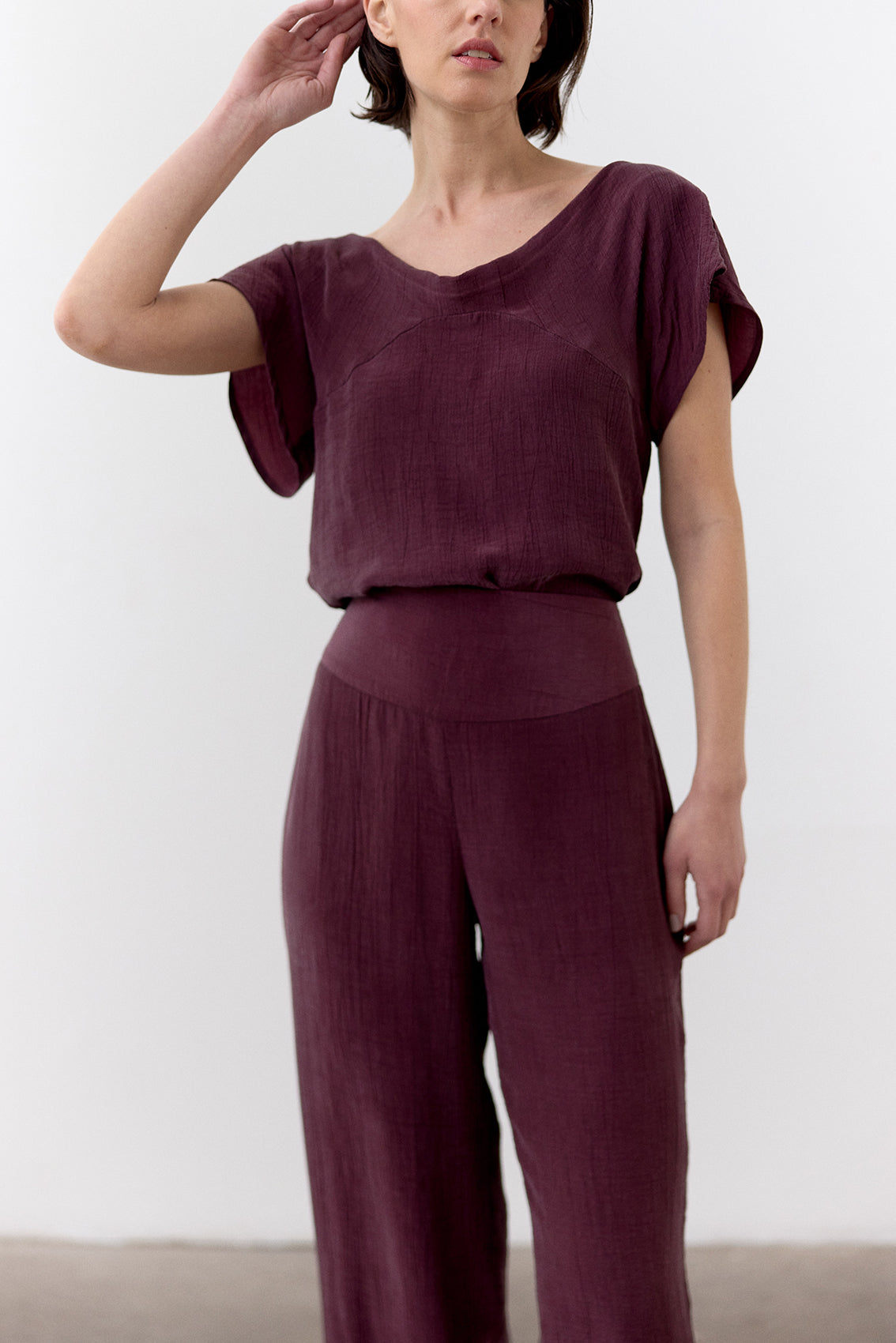 Curved Waistband Crinkle Lyocell Trousers - Vino