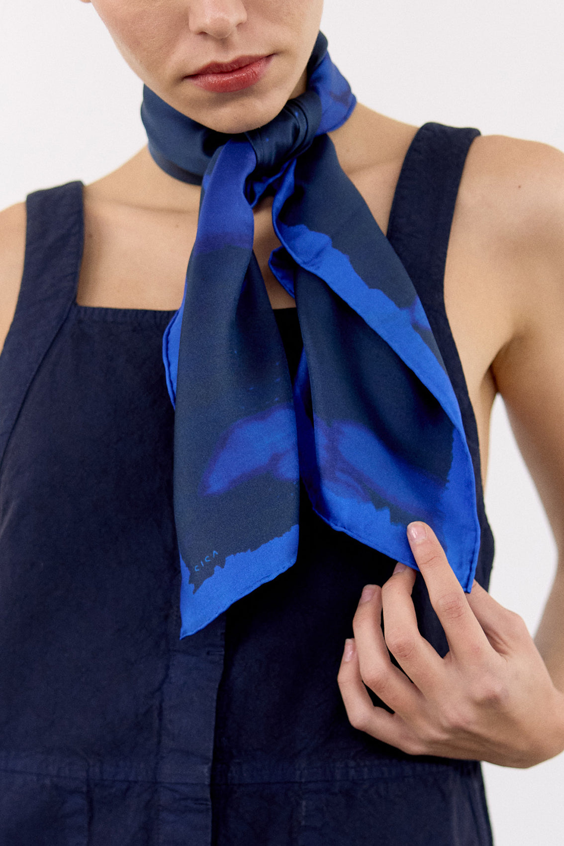 Medium Silk Bleach Printed Scarf - Cobalto