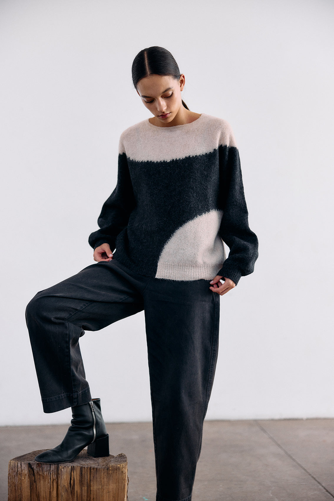 Felted Alpaca Sweater Semicircles - Medianoche/Crudo