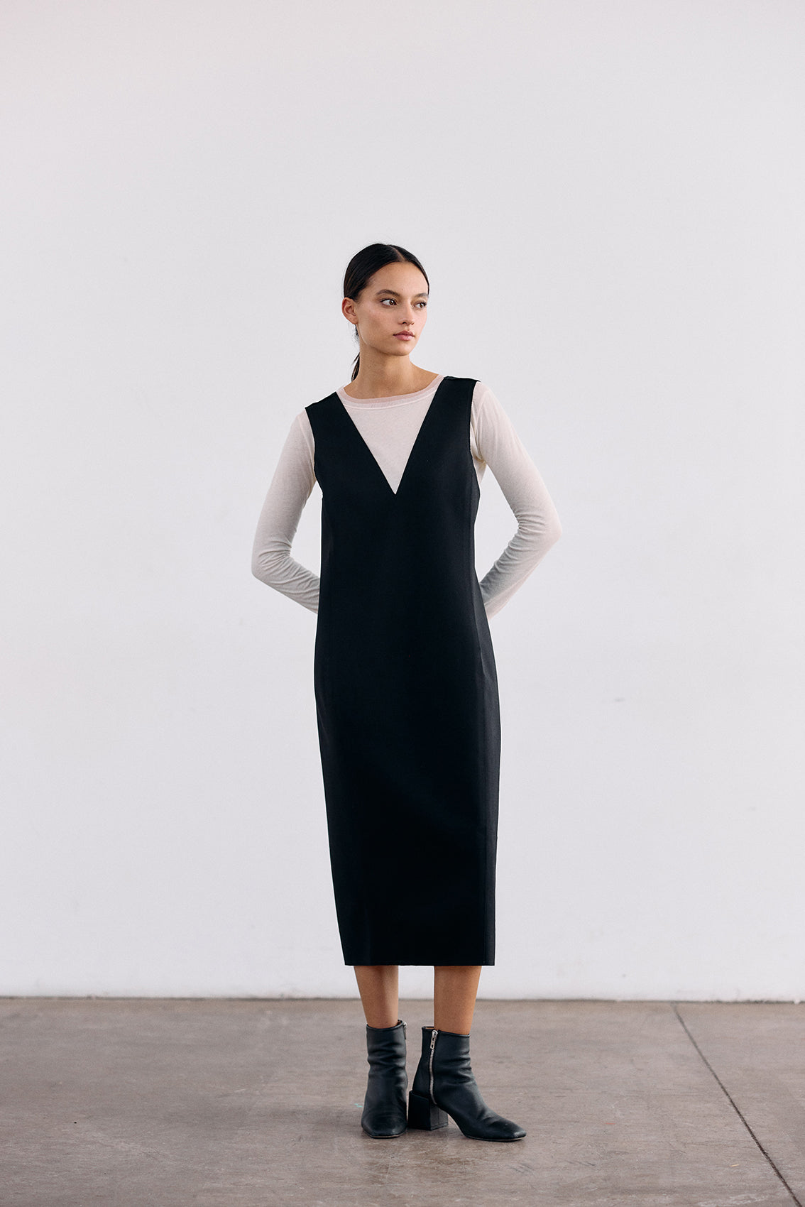 Deep-V Layering Midi Dress - Ónix