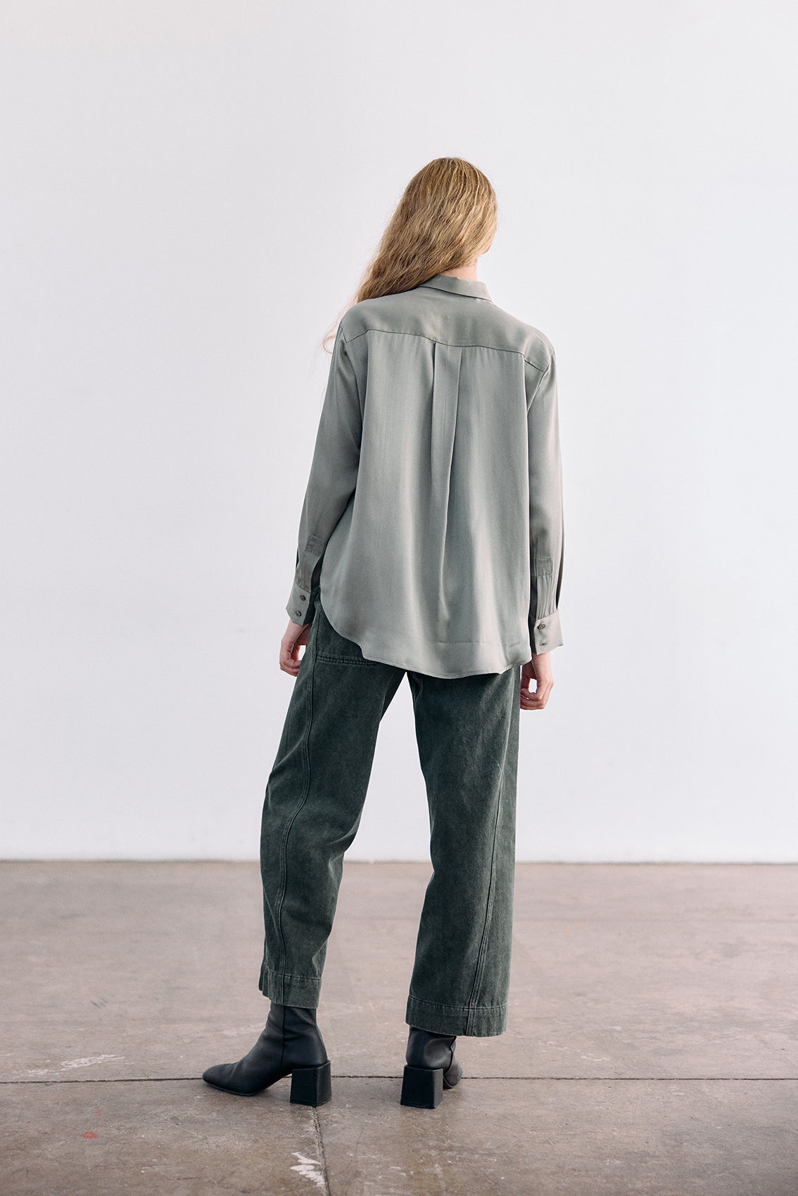 Pointed Collar Silk Button-Down Shirt - Musgo