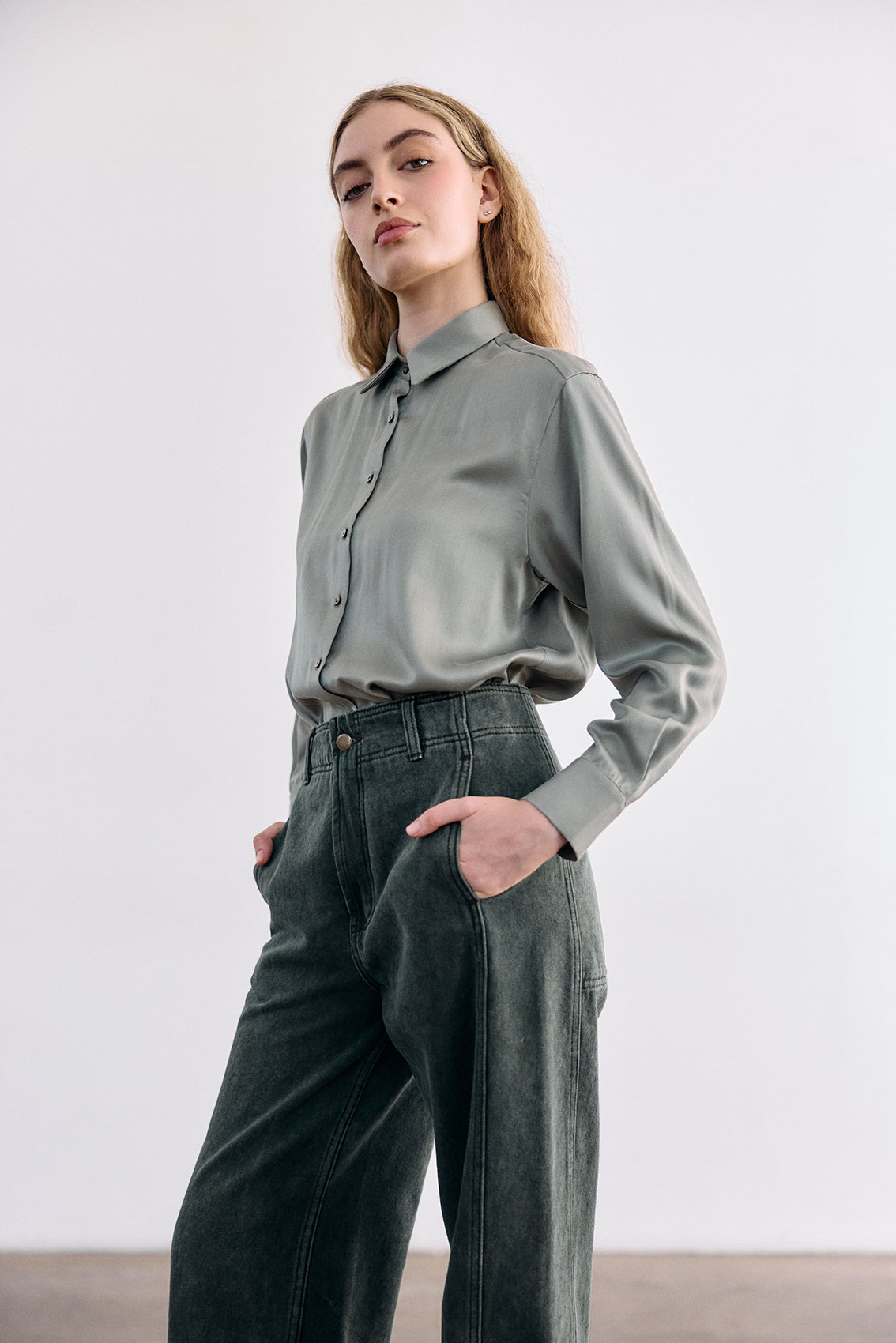 Pointed Collar Silk Button-Down Shirt - Musgo