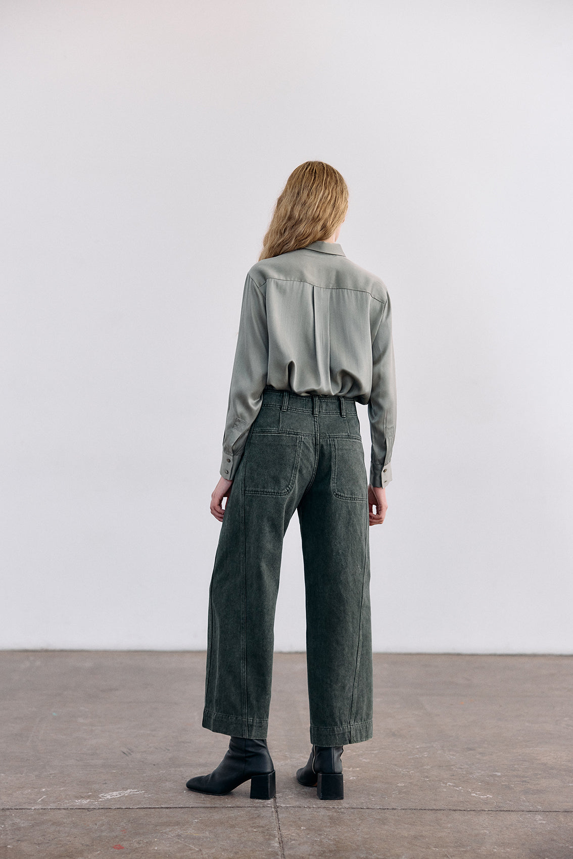 Pointed Collar Silk Button-Down Shirt - Musgo
