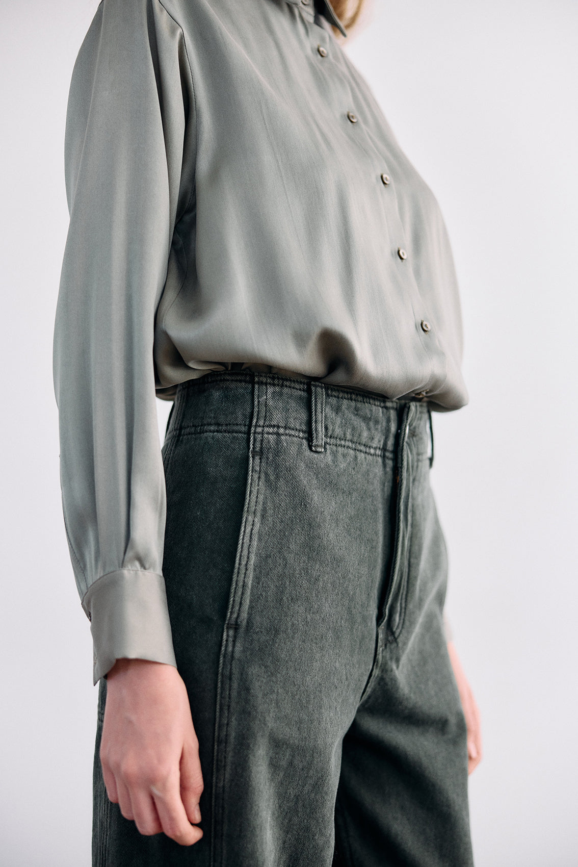 Pointed Collar Silk Button-Down Shirt - Musgo