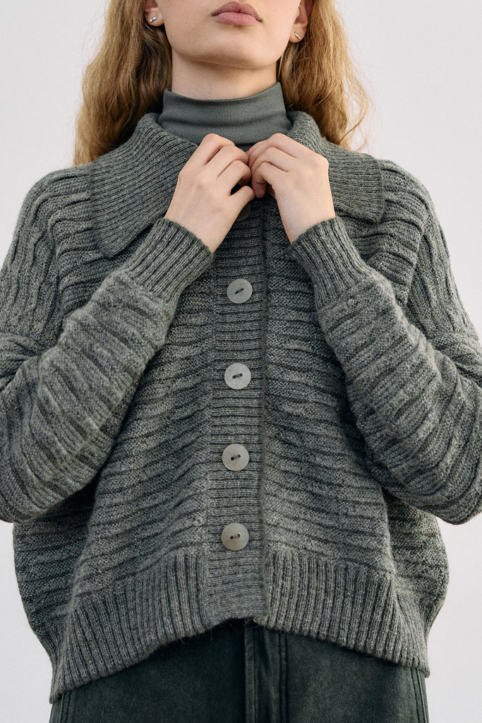 Cárdigan Textura Relieves Alpaca - Musgo