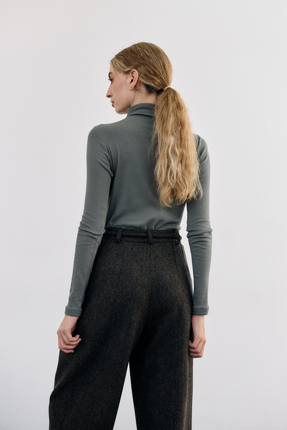 Ribbed Pima Cotton Turtleneck Top - Musgo