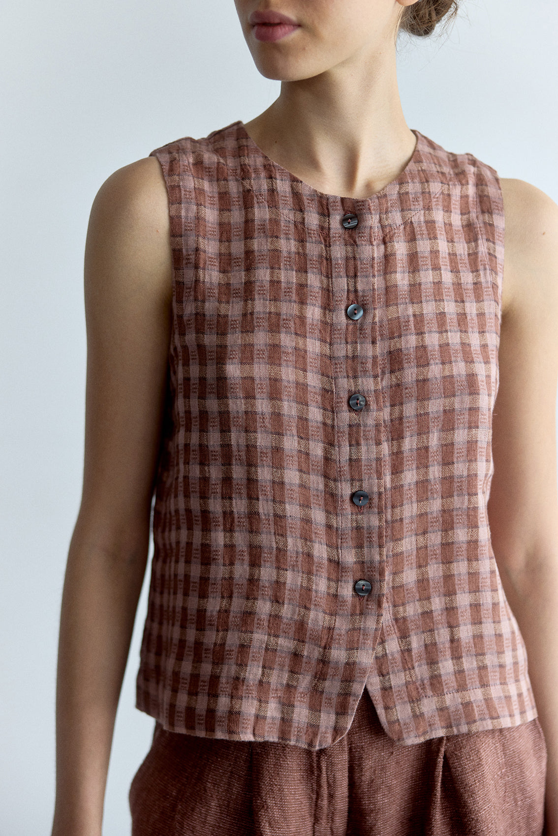 Top Vest Abotonado Lino Gingham - Arcilla