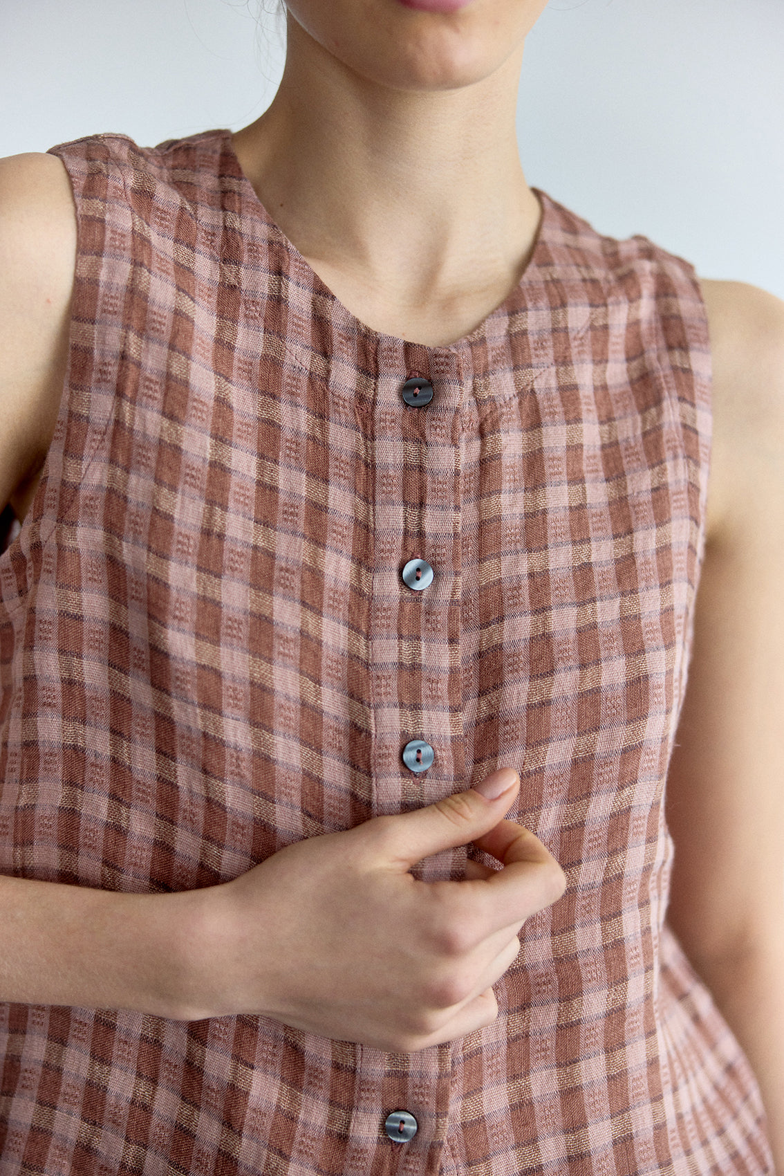 Top Vest Abotonado Lino Gingham - Arcilla