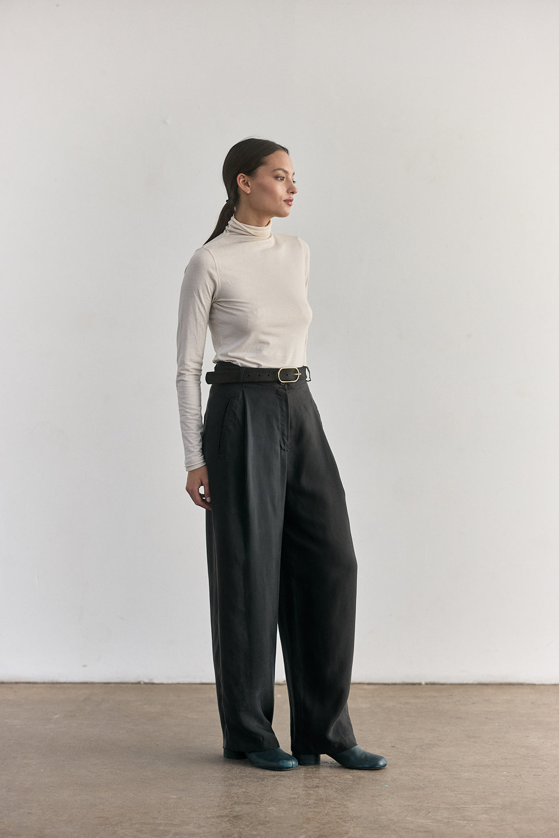 Pantalón Pinzado Cupro - Ónix