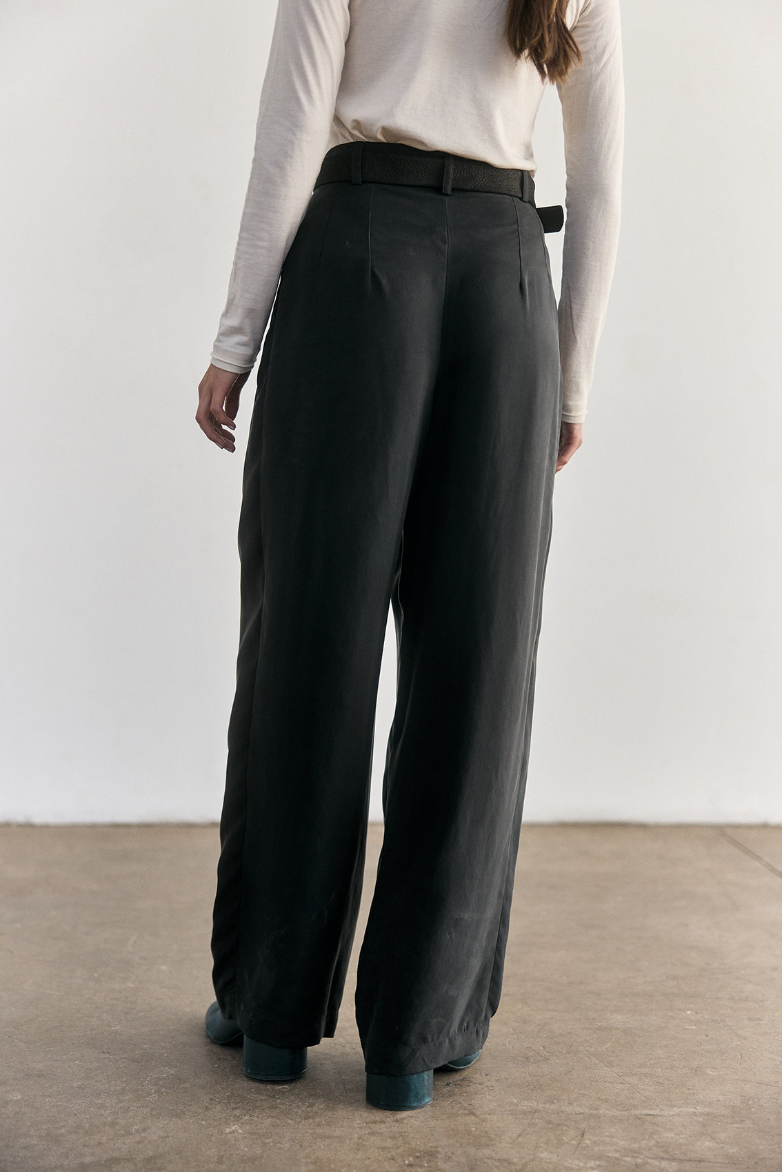 Pantalón Pinzado Cupro - Ónix