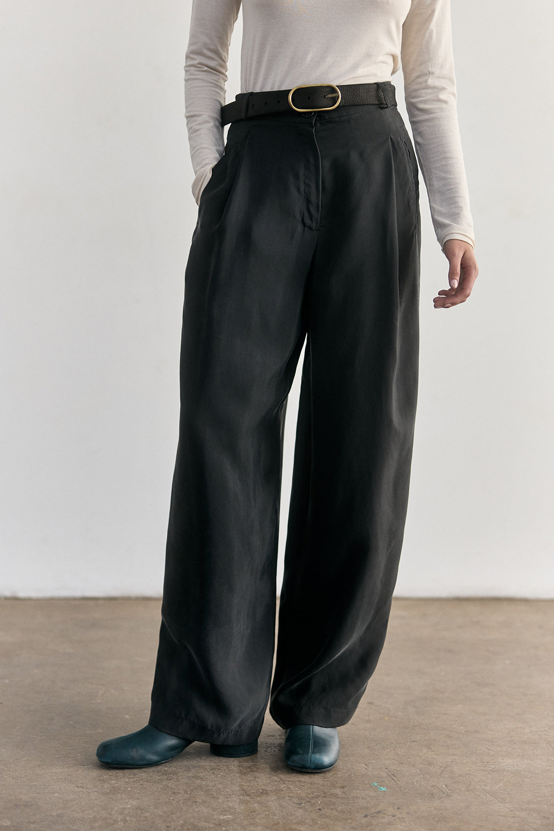 Pantalón Pinzado Cupro - Ónix