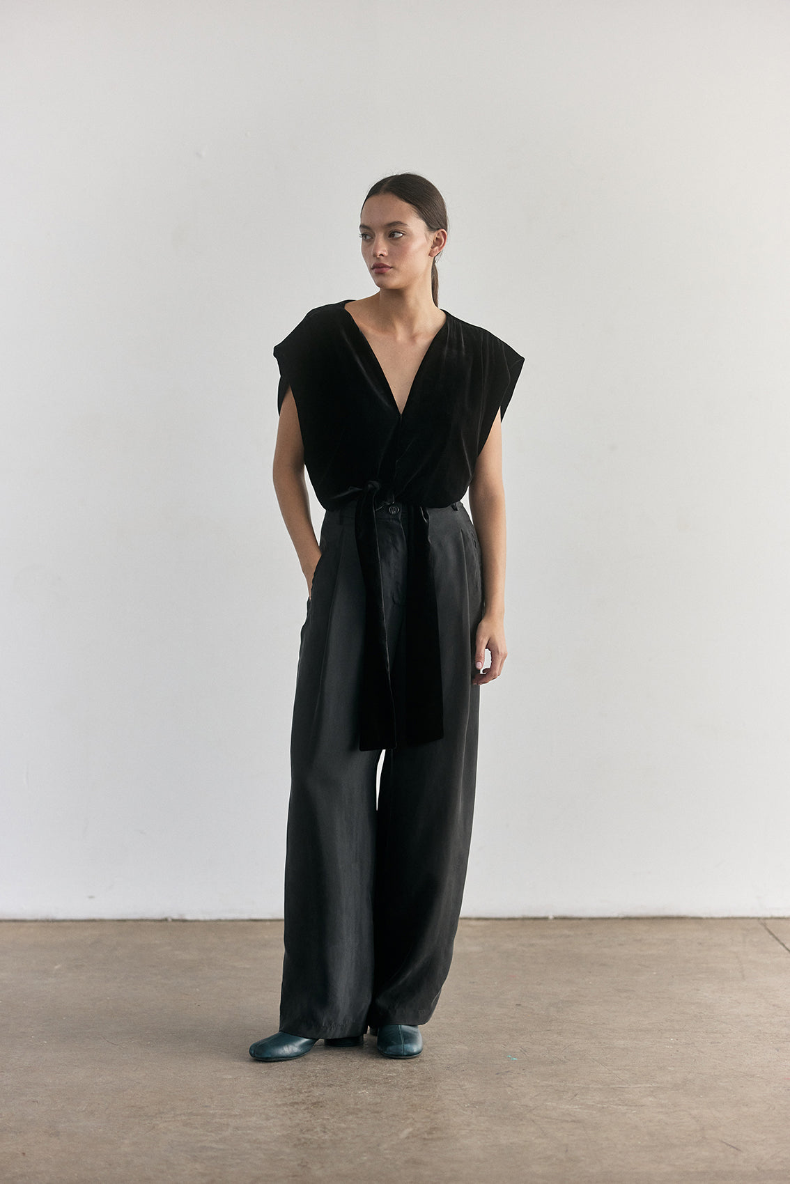 Pantalón Pinzado Cupro - Ónix