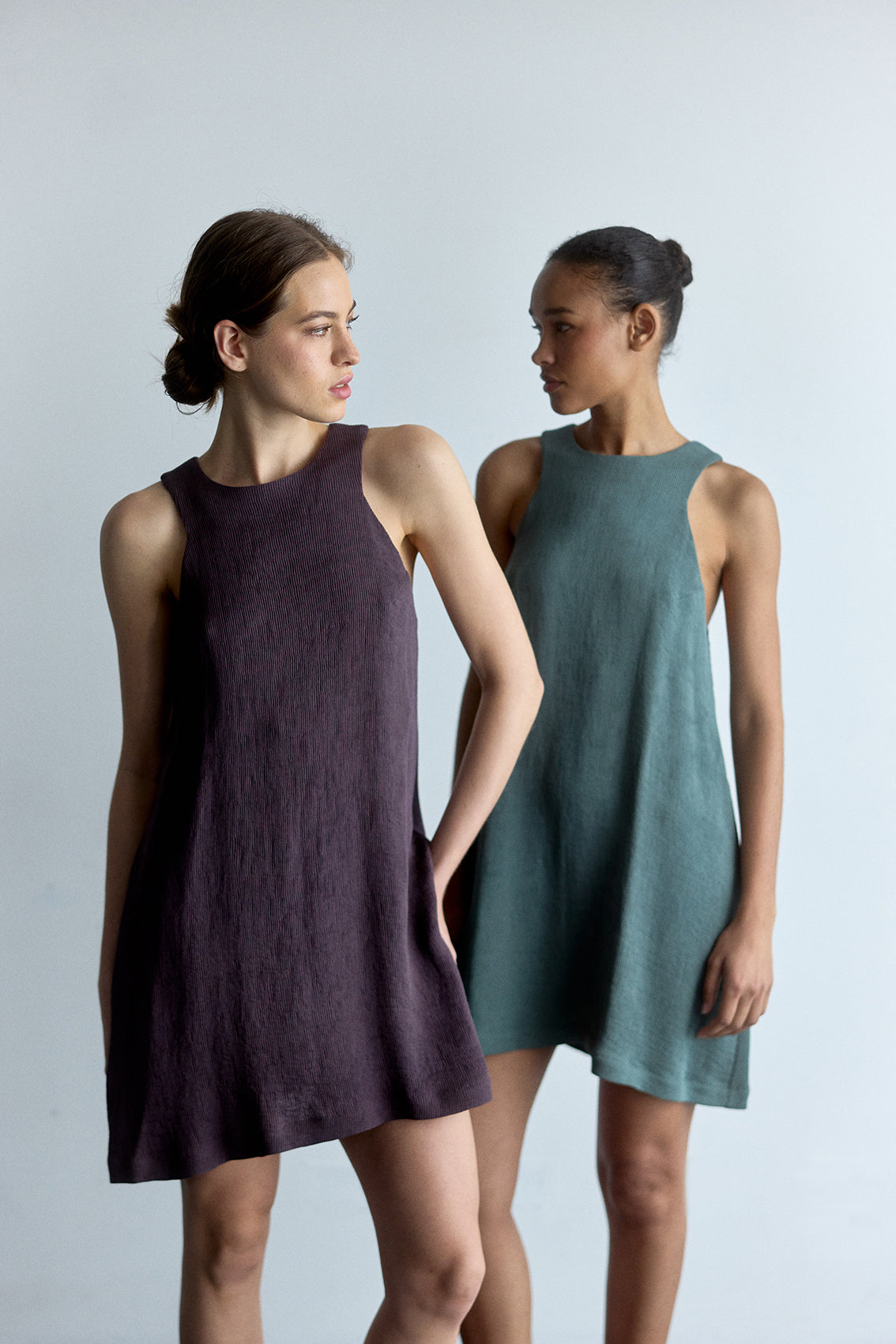 PREVENTA: Vestido Corto Halter Plegado - Eucalipto