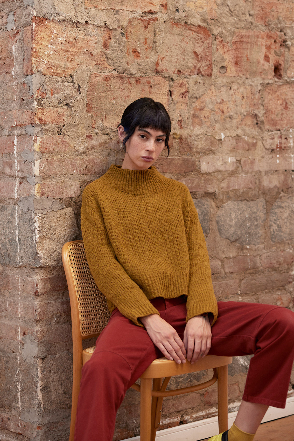 Cropped Collar Neck Baby Alpaca Sweater - Aceituna