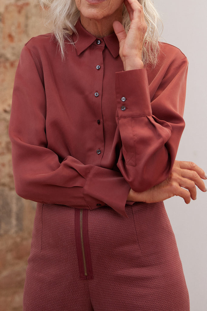 Blusa Cuello Punta Cupro - Berry